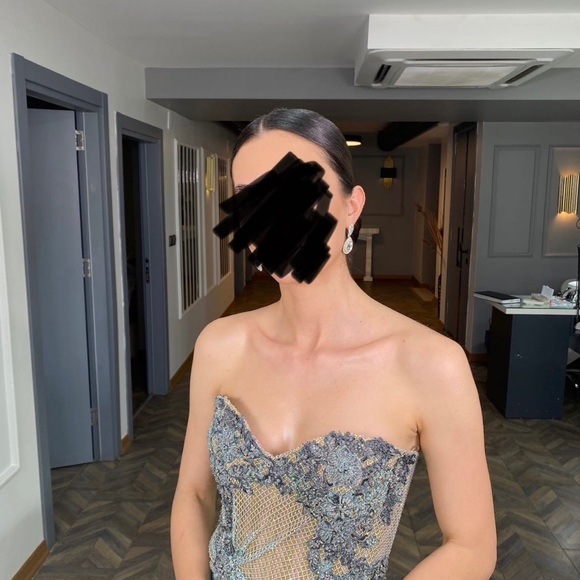 Corset Gown - Picture 2 of 7